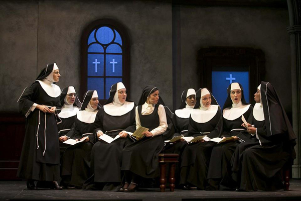 Sister Act a teatro tra paillettes e cori angelici