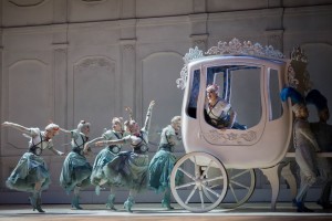 La Cenerentola-Serena Malfi Angelina nella carrozza (®Yasuko-Kageyama) Musiculturaonline