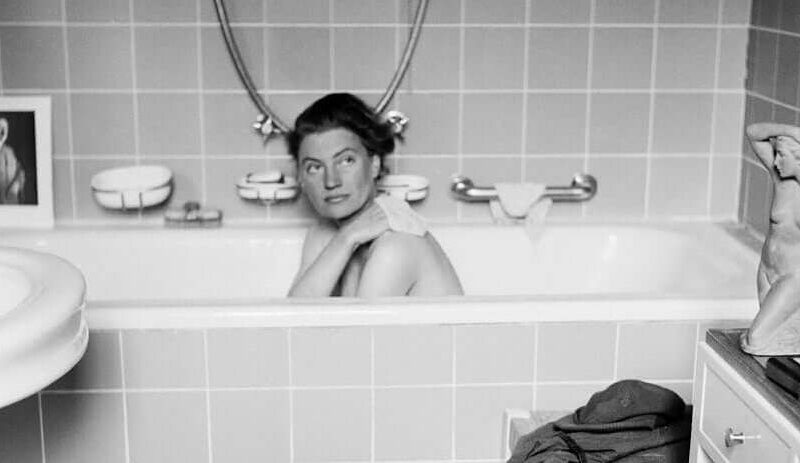 La grande fotografa Lee Miller ne “La vasca del Führer” di Serena Dandini