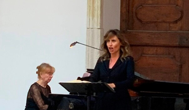 Pamela Lucciarini al Palazzo Ducale di Urbino: il canto di un’artista libera