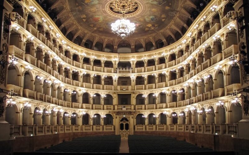 “Gran Teatro Italia” di Alberto Mattioli